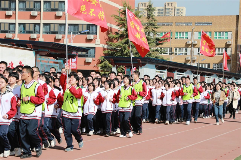 河北衡水中學(xué)王建勇校長帶隊(duì)來石家莊精英中學(xué)參觀交流